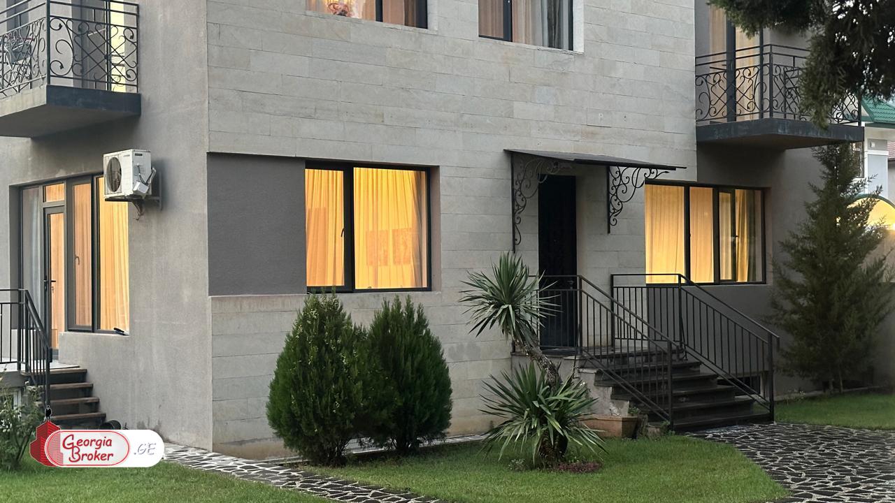 nearly repaired 9-room house for rent